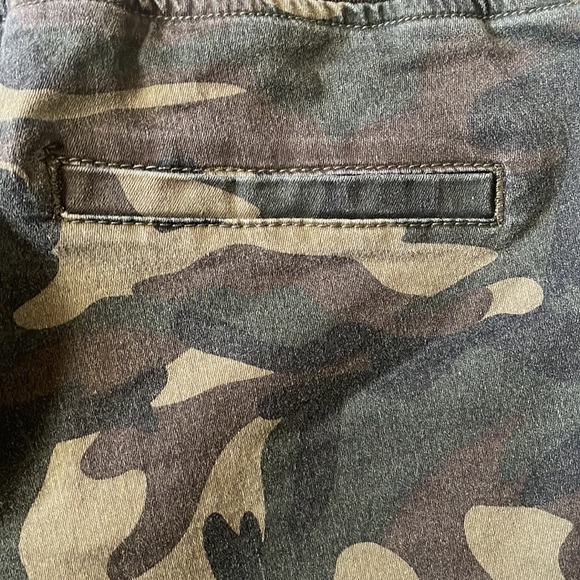 Camo Shorts - sz 11/12 - Picture 6 of 7